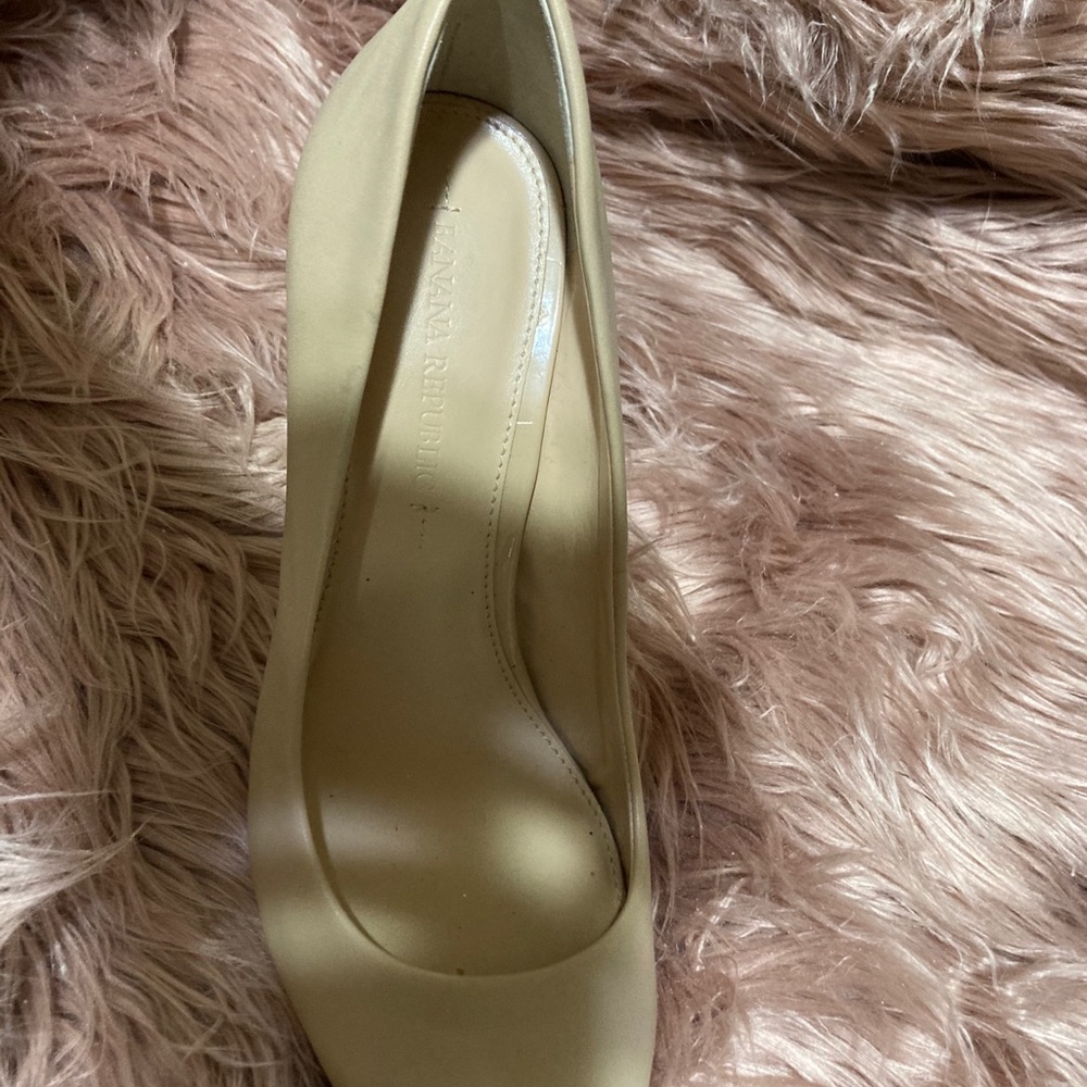 Shoes - Picture 3 of 8